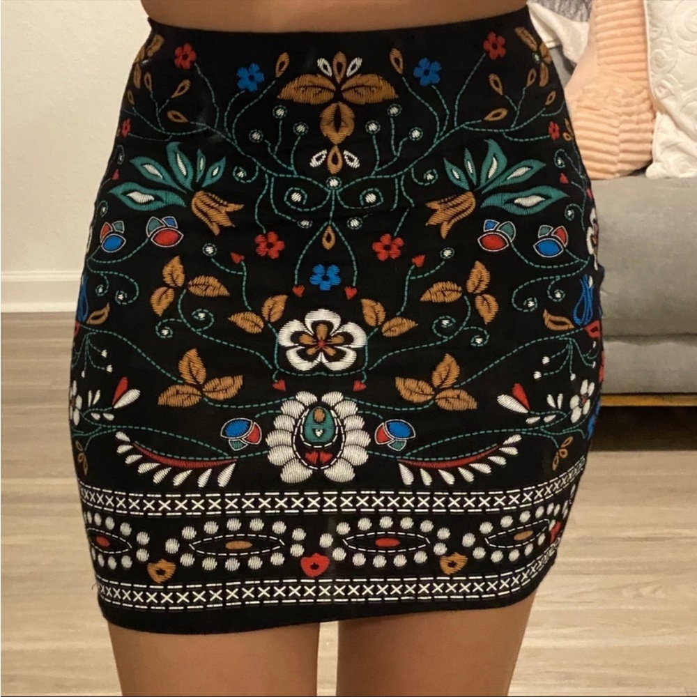 PrettyLittleThing Colorful Stretchy Black and Floral Bodycon Skirt